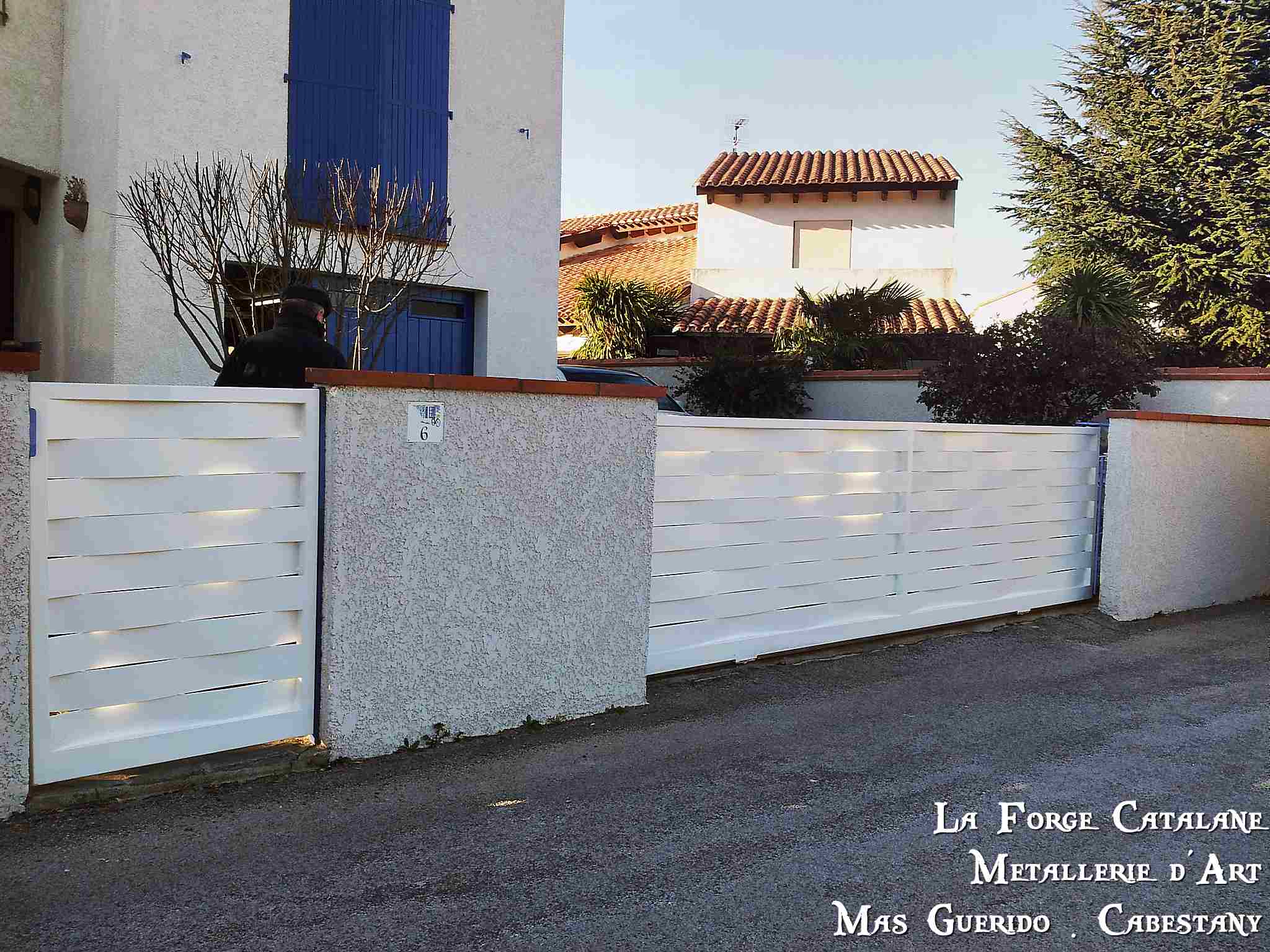 Portail tole effet lames tresses vannerie  forge catalane.jpg